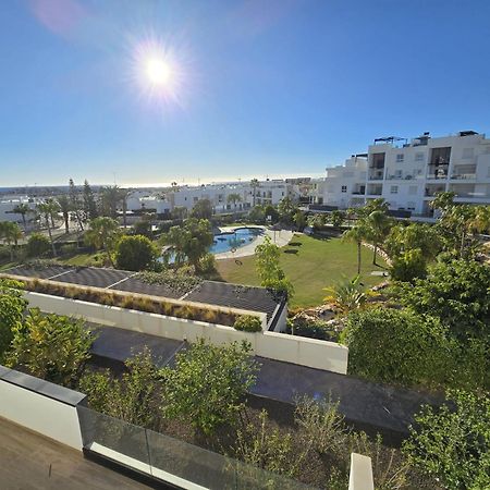 Nice 2 Bedroom Bali Apartment With Sea Views Торевьиа Экстерьер фото