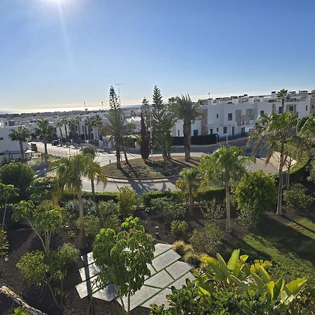 Nice 2 Bedroom Bali Apartment With Sea Views Торевьиа Экстерьер фото