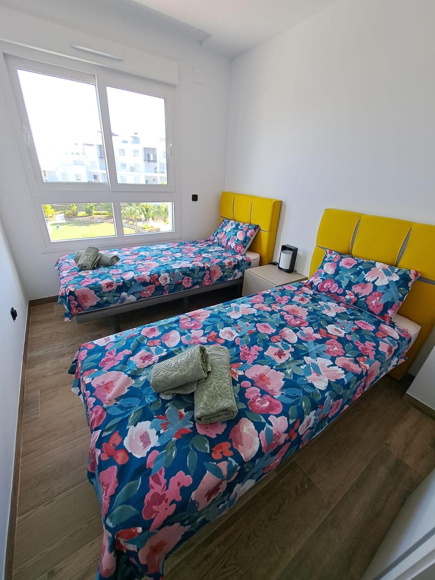 Nice 2 Bedroom Bali Apartment With Sea Views Торевьиа Экстерьер фото