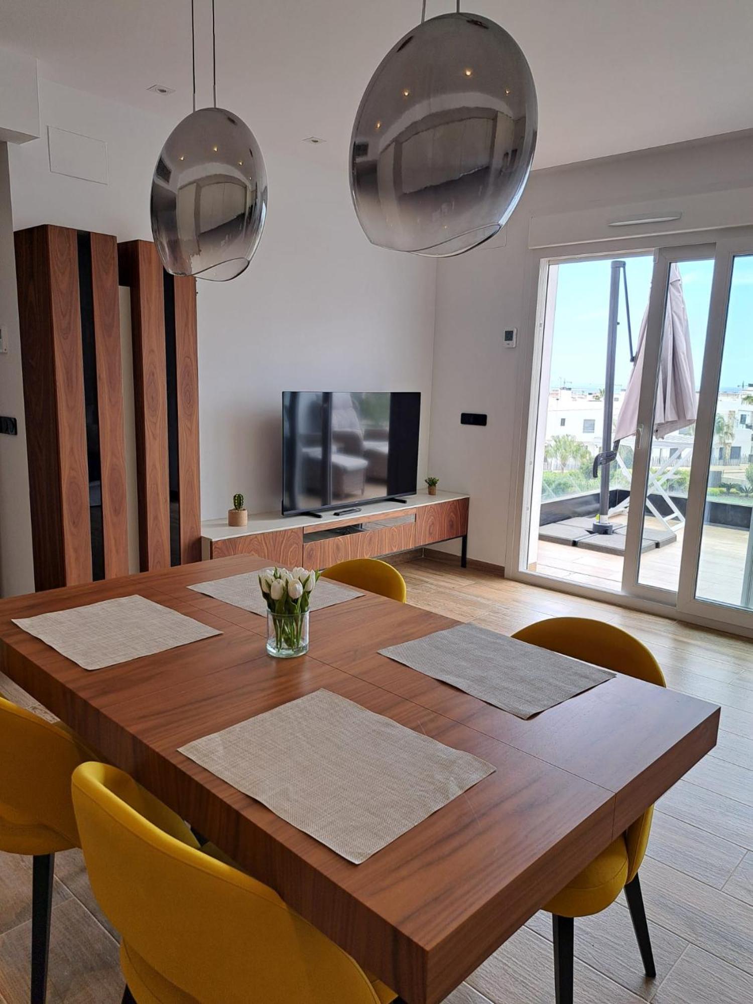 Nice 2 Bedroom Bali Apartment With Sea Views Торевьиа Экстерьер фото