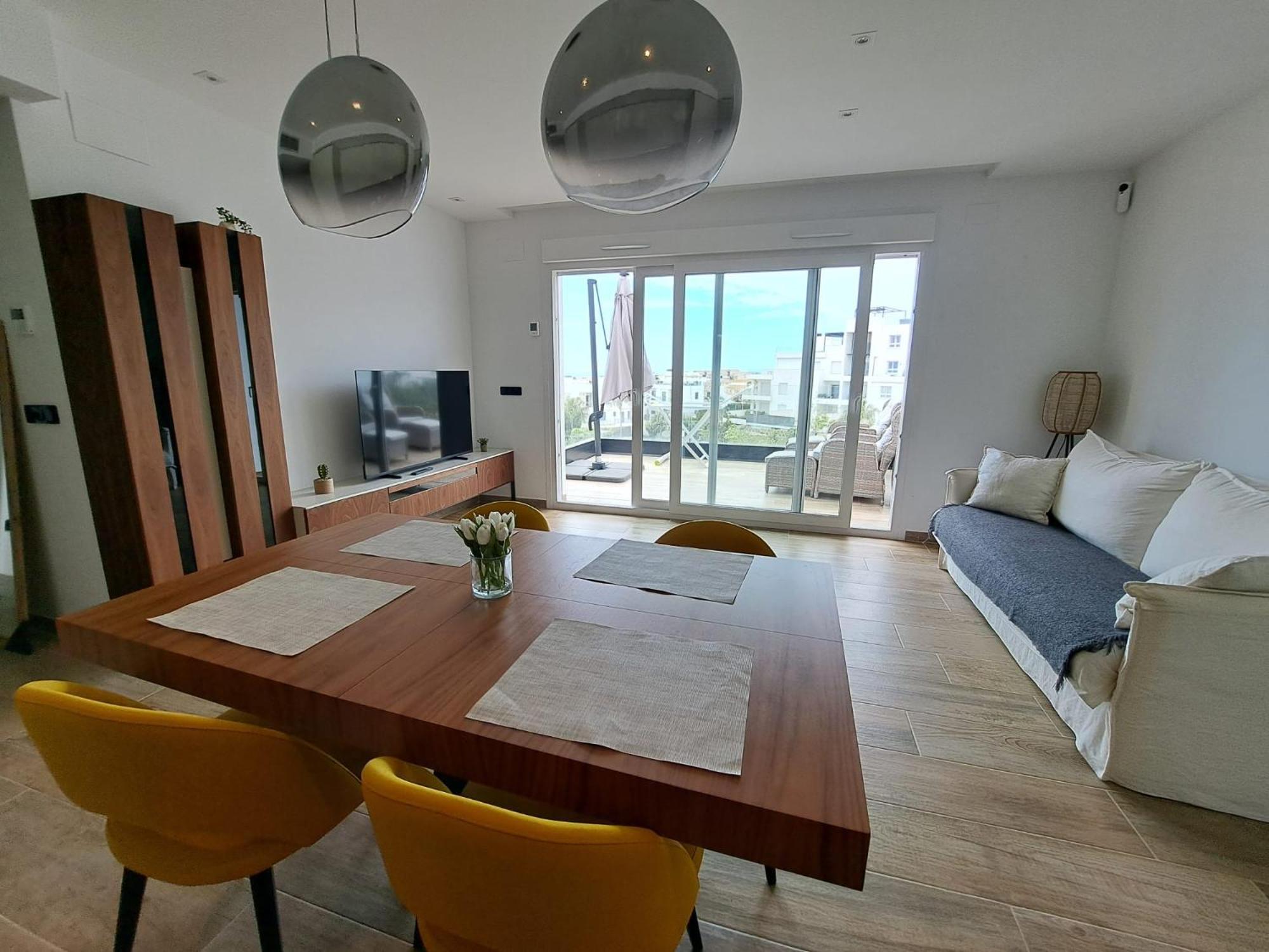 Nice 2 Bedroom Bali Apartment With Sea Views Торевьиа Экстерьер фото