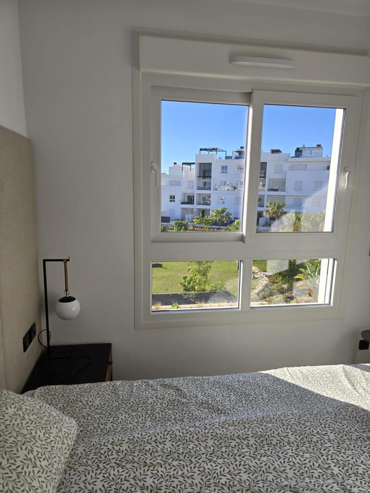 Nice 2 Bedroom Bali Apartment With Sea Views Торевьиа Экстерьер фото